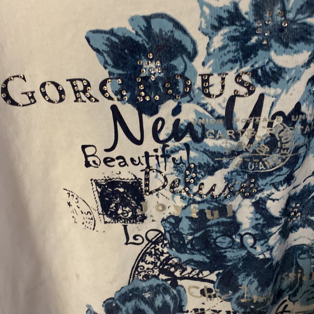 A woman’s blue and white sparkle t-shirt in XXL - Picture 2 of 6
